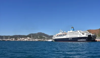 Marmaris Limanı’na Gemilerin Akını