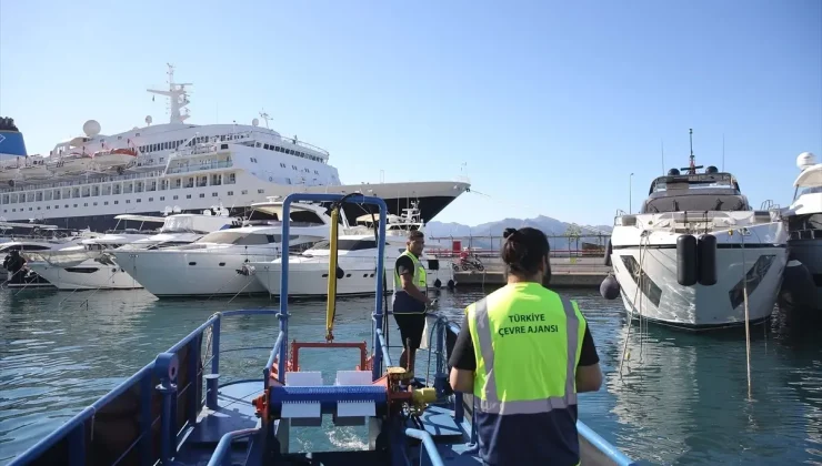 Marmaris’te Deniz Yüzeyi Temizleme Çalışması Başladı