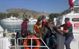 Marmaris Açıklarında 2 Göçmen Kaçakçısı ve 16 Düzensiz Göçmen Yakalandı